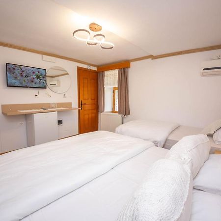 Bed And Breakfast Kotoni Gjirokastër Екстериор снимка