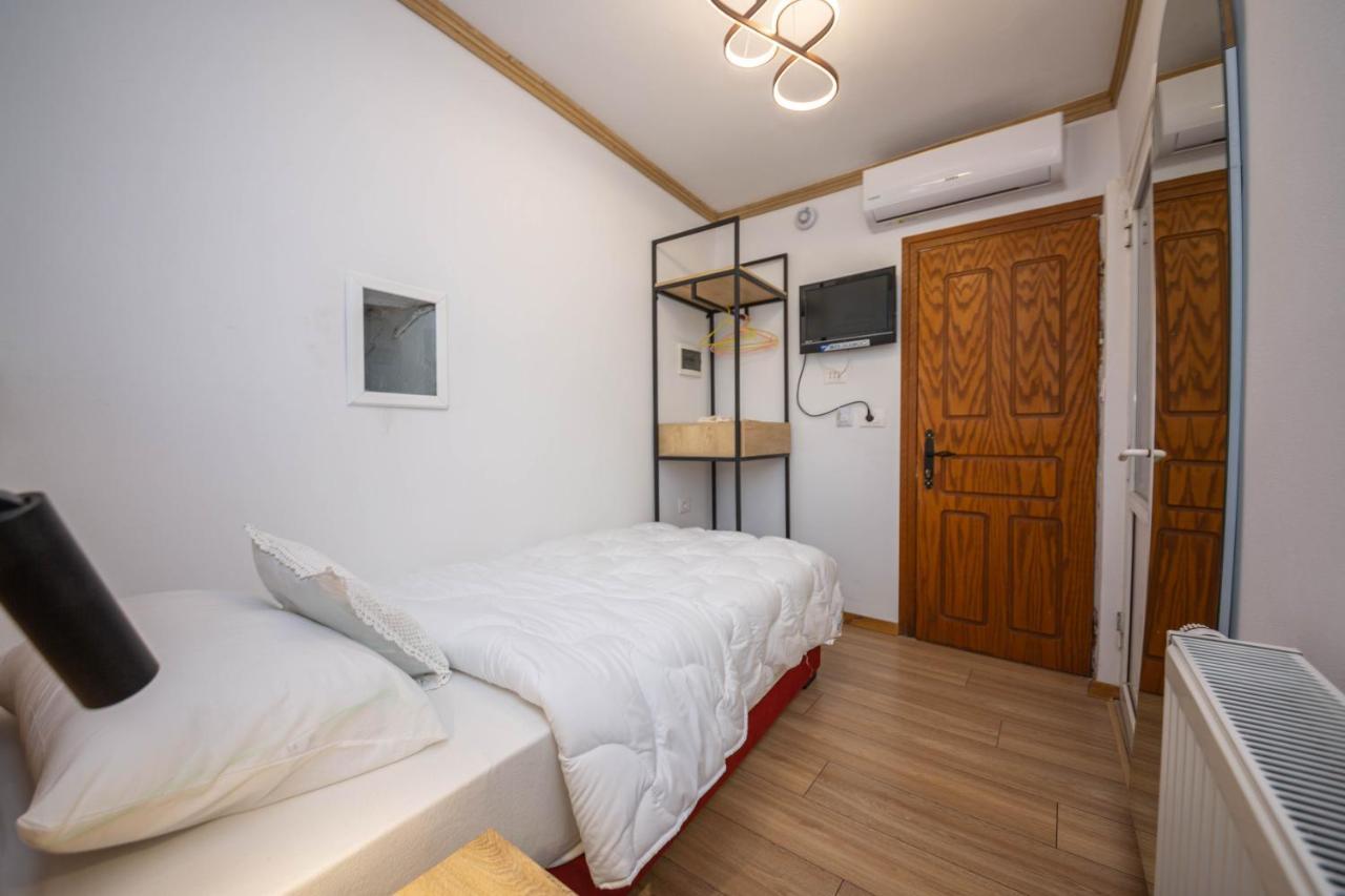 Bed And Breakfast Kotoni Gjirokastër Екстериор снимка