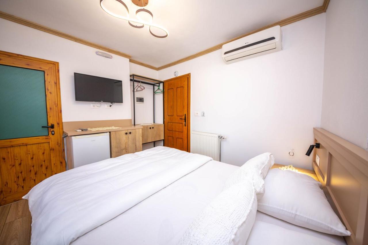 Bed And Breakfast Kotoni Gjirokastër Екстериор снимка